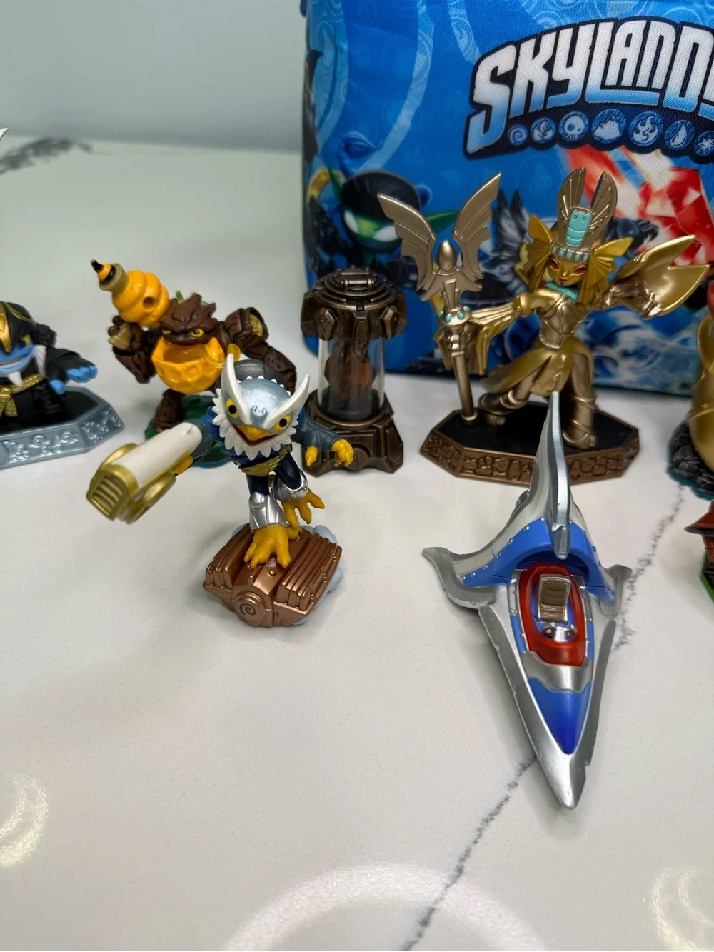 Skylanders Swap Force Blue Travel Tote Storage Bag With 11 Figurines